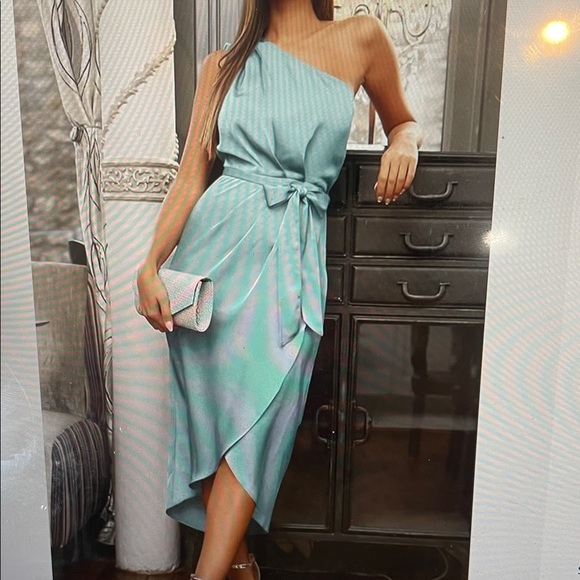 One-Shoulder Blue Dress - Picture 6 of 7